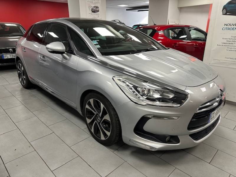 Citroën DS5 2012 faible kilométrage, bonne affaire avec 5 portes et coffre moyen