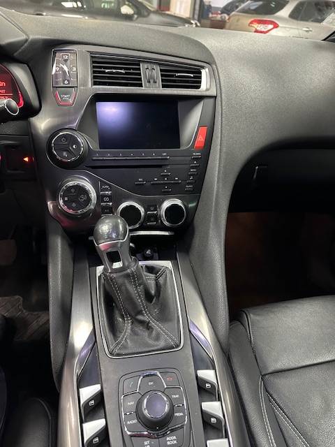 Citroën DS5 2012 faible kilométrage, bonne affaire avec 5 portes et coffre moyen