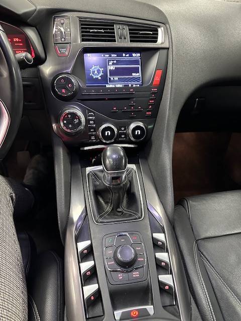 Citroën DS5 2012 faible kilométrage, bonne affaire avec 5 portes et coffre moyen