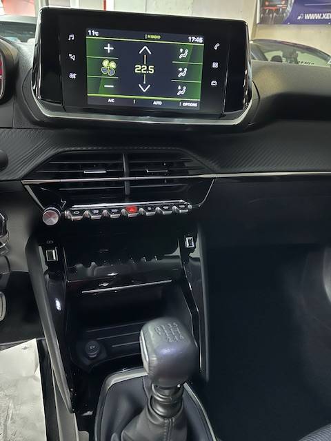 Peugeot 2008 : 31000 km, boîte manuelle diesel, première main (2022) en très bon état proche Albi 81000 dans le Tarn